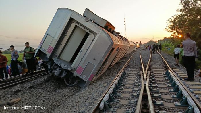 Kereta Api Agro Bromo Anggrek Anjlok, Kapolres Subang Pastikan Tak Ada Korban Jiwa