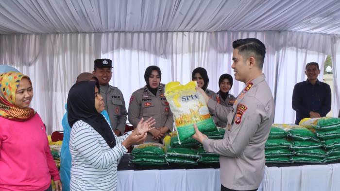 GPM DI INDRAMAYU - Polres Indramayu saat menggelar Gerakan Pangan Murahq