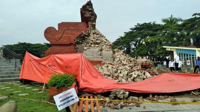 Insiden Ambruknya Gapura Pataraksa, DLH Cirebon Sigap, Nantikan Audit dan Antisipasi Pengamanan