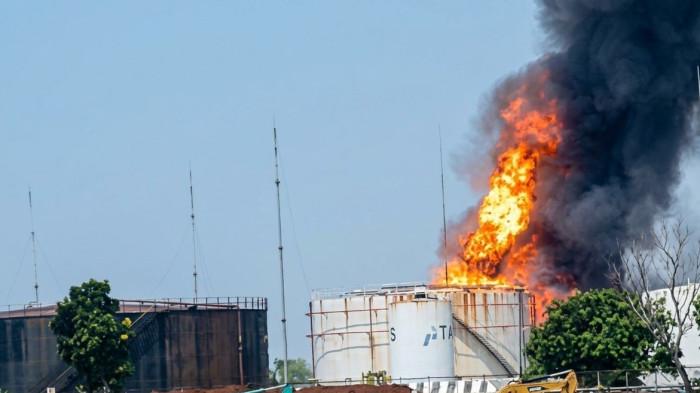 KEBAKARAN DI INDRAMAYU - Sumur Pertamina EP Asset 3 dikabarkan mengalami kebakaran di Blok Cologog, Desa rajaiyang, Kecamatan Losarang, Kabupaten Indramayu, Rabu (6/5/2026)