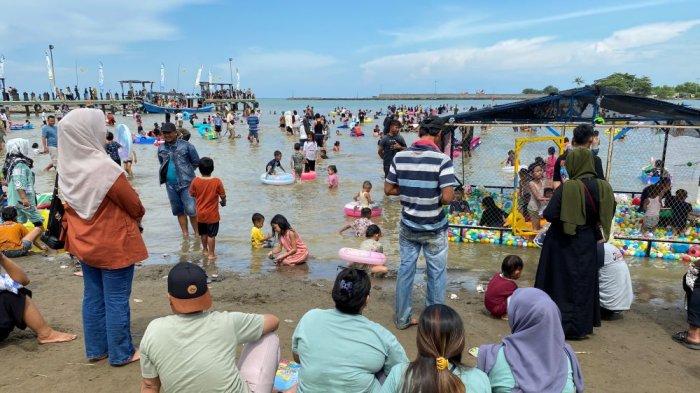 Bersenang-senang di Pantai Bali Indramayu Saat Libur Lebaran 2025, Berenang Hingga Berburu Spot Foto