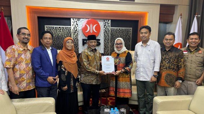 PKS Solid Dukung Eti Herawati-Suhendrik di Pilkada Kota Cirebon, Serahkan B1-KWK