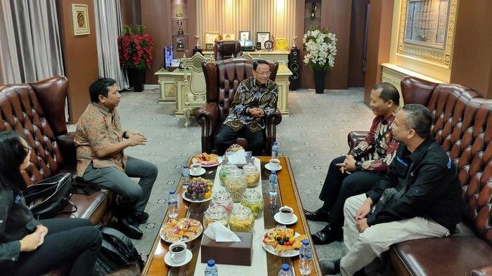 Pemimpin Tribun Jabar Temui Bupati Karna Sobahi, Berbincang Soal Potensi di Majalengka