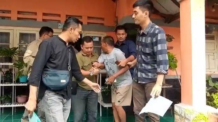 Polisi Giring Warga Purwasari Kuningan ke Mapolres, Ternyata Pelaku Ngaku Dukun dan Berbuat Asusila