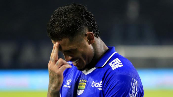 SELEBRASI RAMON TANQUE - Selebrasi penyerang Persib Bandung Ramon Tanque setelah mencetak gol ke gawang Bhayangkara FC, Minggu (21/12/2025). Ia mencetak dua gol di laga ini.