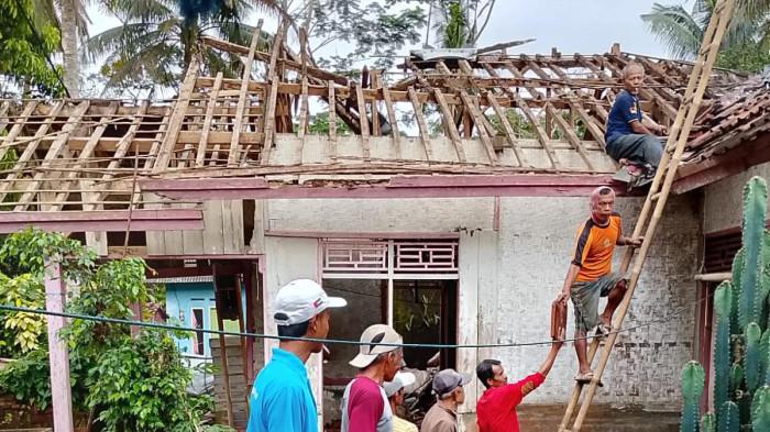 Detik-Detik Rumah Warga di Pangandaran Ambruk, Begini Kondisi Terkini Penghuni yang Sempat Lari