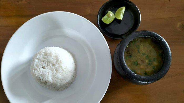 Nikmati Sensasi Makan Empal Gentong Cirebon dalam Gentong Mini di Rumah Makan H. Irwan