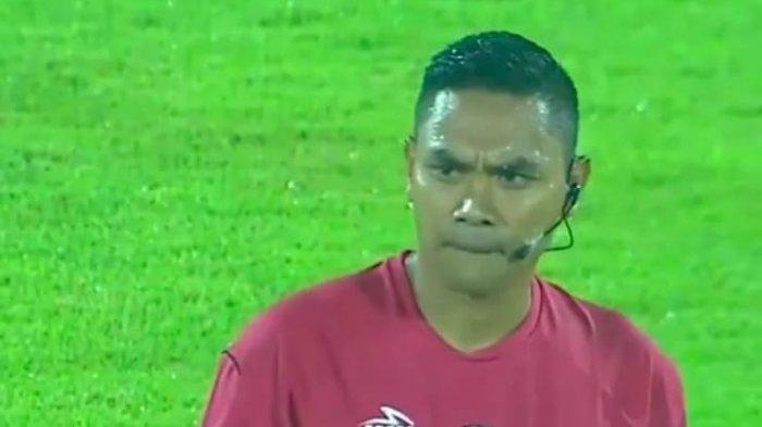 Wasit Sance Lawita yang akan memimpin laga Persib Bandung vs Persita Tangerang, Rabu (21/12/2022).