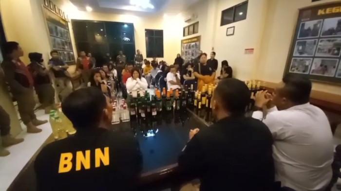 Operasi Malam, Satpol PP Cirebon Amankan Pasangan Bukan Suami Istri Hingga Wanita Diduga PSK