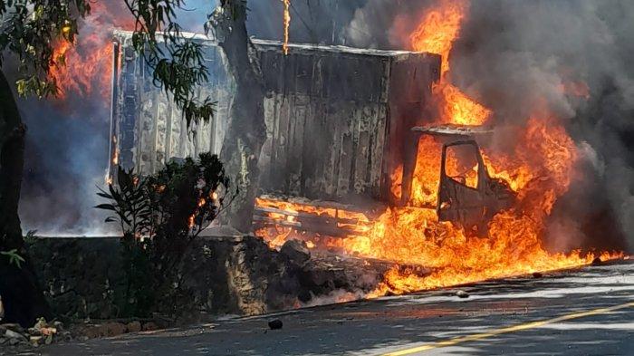 Truk Bermuatan Solar