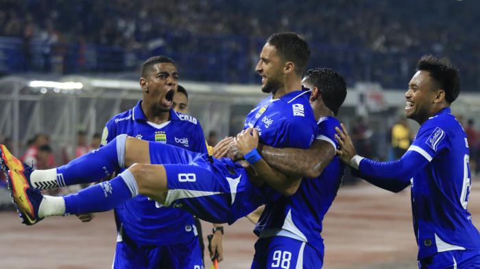 Strategi Persib Bandung Bisa Menang Lawan Persis Solo dengan 10 Pemain