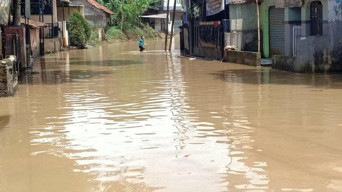 Baleendah Sudah 2 Hari Terendam Banjir, Jalan Andir-Katapang Tak Bisa Dilalui Kendaraan