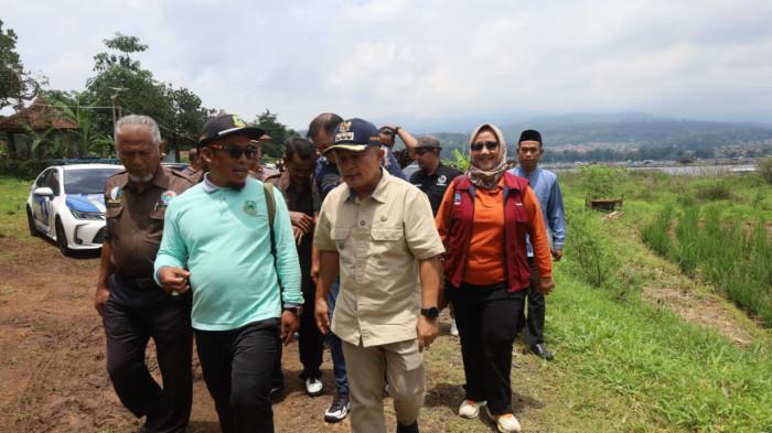 Bupati Kuningan Susur Jalan Desa, Janjikan Pembangunan Akses Wisata di Kecamatan Darma