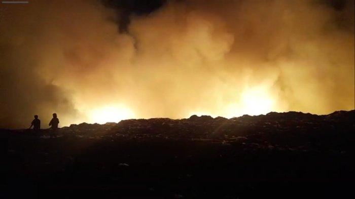 BREAKING NEWS, TPA Kopi Luhur Cirebon Terbakar Lagi, Kepulan Asap Sangat Pekat Pagi Ini