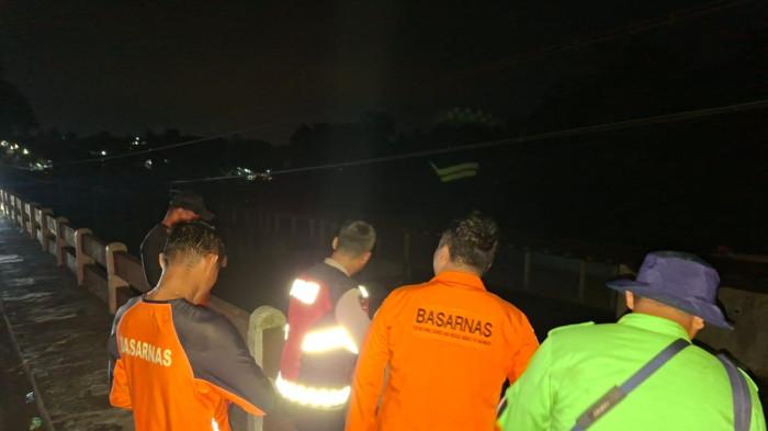 Pemuda Asal Cianjur Dilaporkan Tenggelam di Sungai Cisokan, Ditemukan Motor dan Surat Wasiat