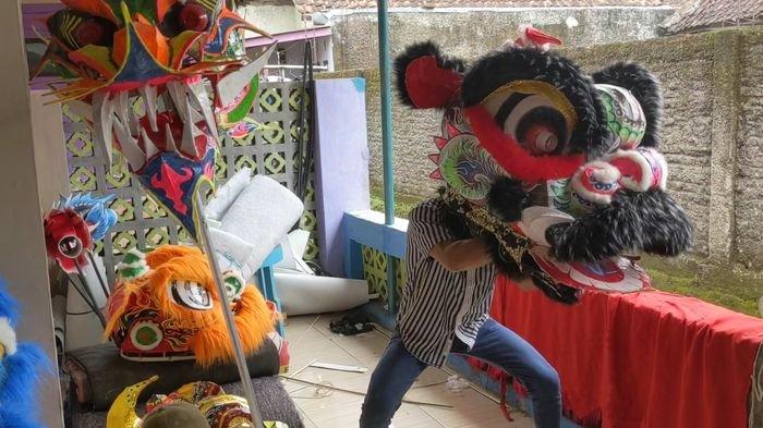 Cerita Tri Siwoyo Perajin Barongsai Asal Cirebon, Diawali Aktif Bermain hingga Buka Usaha Reparasi
