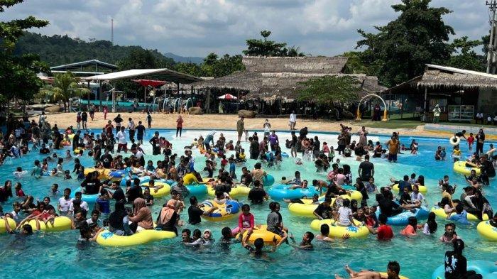 Momen Libur Lebaran, Ribuan Wisatawan Kunjungi Cikao Park Purwakarta, Ada Fasilitas Kolam Ombak