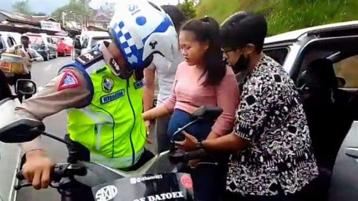 Aksi Heroik Iptu Nanang Evakuasi Ibu Hamil yang Hendak Melahirkan di Tengah Kemacetan Puncak