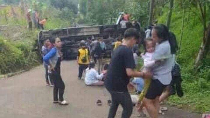 KECELAKAAN di Ciwidey, Bus Setia Bhakti Terguling di Jalur Wisata Barusen Hill, 12 Orang Luka Berat