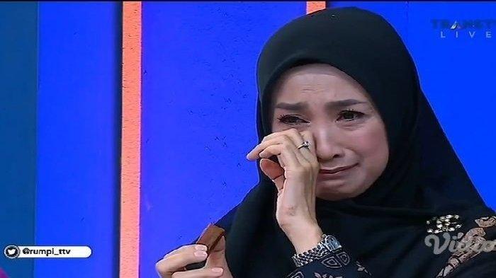 Desy Ratnasari Mendadak Berderai Air Mata, Kenapa, Tak Kunjung Dilamar Nassar?