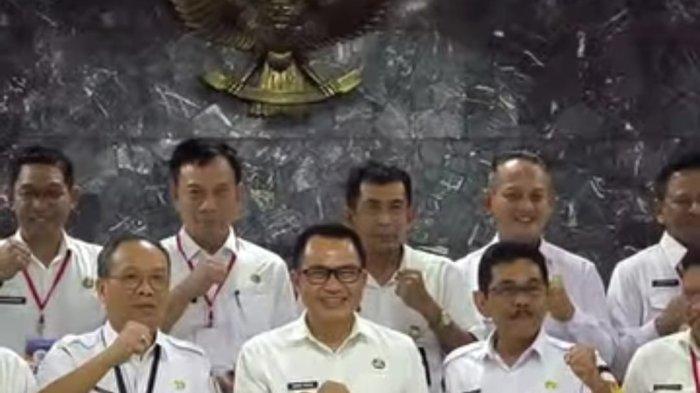 Pj Bupati Cirebon Wahyu Mijaya Hadiri Evaluasi Kinerja LPJ Triwulan II 2024 di Kemendagri