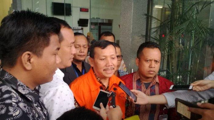 Penahanan Iwa Karniwa Diperpanjang, Pengacara: Alat Bukti Lengkap, Terus Ngapain Perpanjang Terus