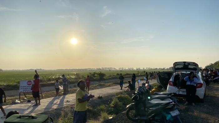 Main Layangan Lagi Jadi Tren di Indramayu, Para Petarung Saling Adu di Langit, Begini Kondisinya