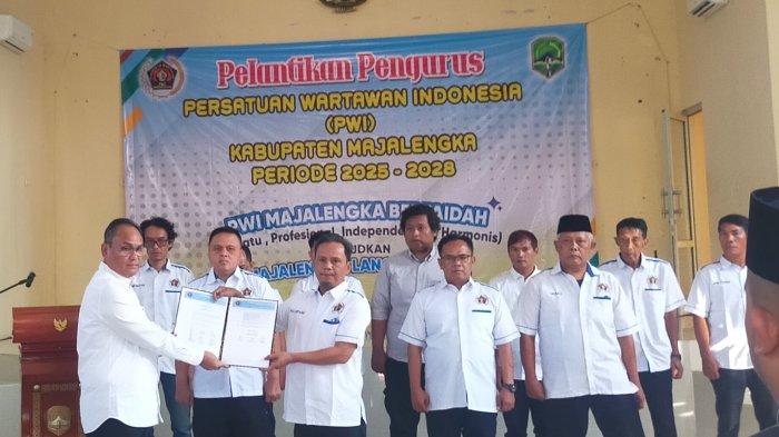 Pelantikan PWI Majalengka Diwarnai Gebrakan Program Sosial, Bupati: Ini yang Dibutuhkan Warga