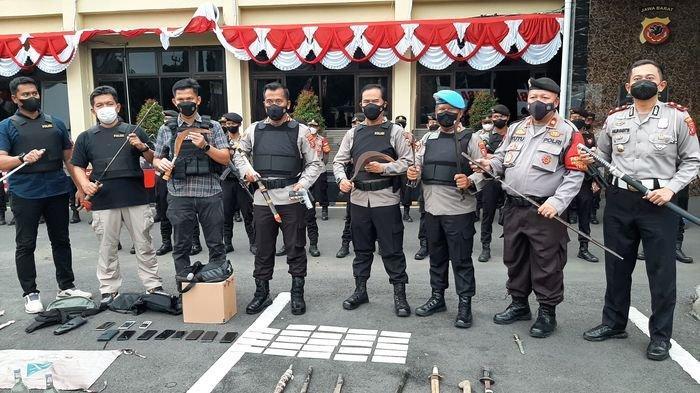 Markas LSM Al Jabbar di Cirebon Digerebek Polisi, Puluhan Anggotanya Diamankan Gara-gara Ini