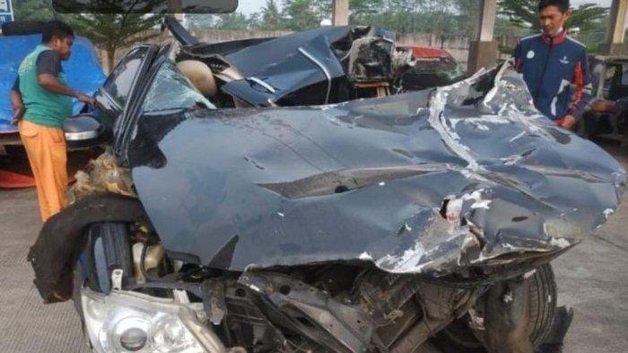 Detik-detik Kecelakaan Maut Mobil yang Ditumpangi Syabda Perkasa Atlet Bulutangkis, Menabrak Truk