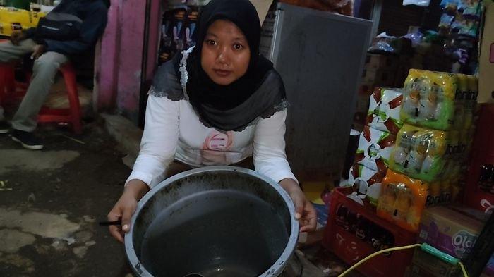 Perjuangan Pedagang Pasar Baru Indramayu Cari Minyak Goreng Curah Keliling Sampai Cirebon, Hasilnya?