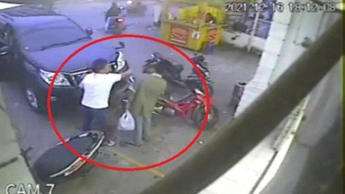 Pengemudi Land Cruiser Prado Arogan, Aniaya Pengendara Motor di Depan Indomaret Medan Johor