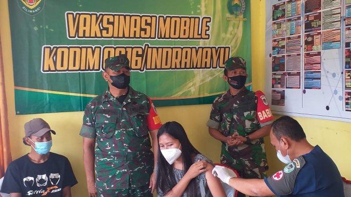 Libur Panjang, Petugas Siaga di Rest Area Tol Cipali Indramayu, Periksa Pengendara yang Belum Vaksin