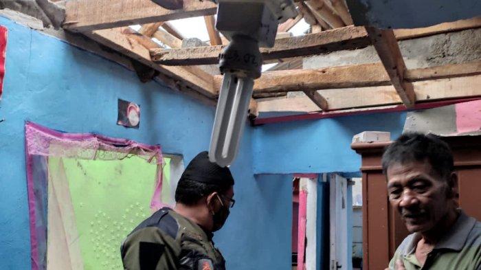 Disambar Petir, Satu Rumah di Sukalarang Sukabumi Porak Poranda, Penghuni Rumah Mengungsi