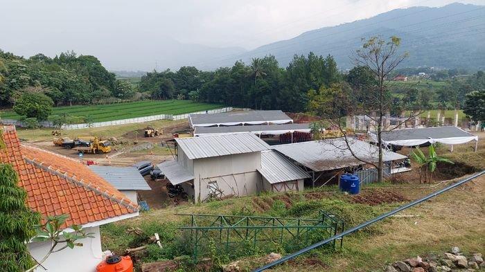 4 Tenda Besar Telah Didirikan di Area Pemakaman Eril, Warga Terus Berdatangan Untuk Melihat Lokasi