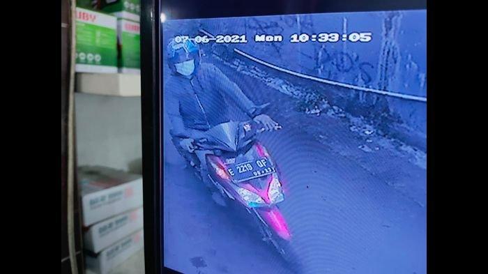 Video Viral Maling Motor pada Siang Bolong di Kuningan Terekam CCTV, Lihat Ciri-ciri Pelaku