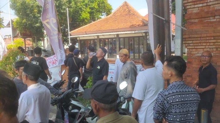 Puluhan Warga RW 3 Pegambiran Kota Cirebon Tolak Alih Fungsi Gudang Jadi Tempat Ibadah, Ada Apa?