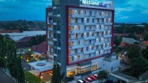 5-Daftar-Hotel-Dekat-Alun-alun-Kejaksan-Cirebon-Dijamin-Bikin-Betah.jpg