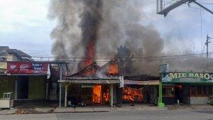 5-bangunan-terbakar-di-Kampung-Rujak-GedangD.jpg