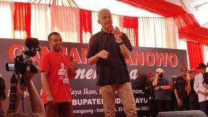 Amirudin-nelayan-Indramayu-curhat-ke-Ganjar-Pranowo-23122023.jpg