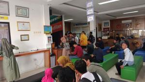 Antrean-panjang-pemohon-Surat-Keterangan-Catatan-KepolisianSS.jpg