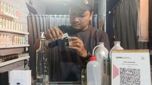 Arie-Dwinanto-33-Pemilik-Usaha-UMKM-Post-Parfume-di-Kota-Cirebon.jpg