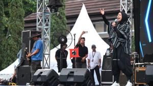Band-Kotak.jpg