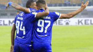 Barros-dan-Berguinho-Selebrasi.jpg