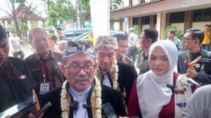 Bupati-Cirebon-Imron-Rosyadi-bicara-soal-perbaikan-jalanV.jpg