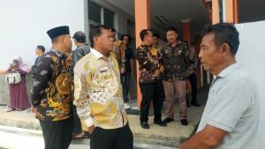 Bupati-Majalengka-Eman-Suherman-saat-sidak-di-Sekolah-RakyatS.jpg