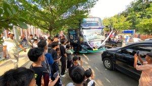 Bus-bus-yang-tengah-menggelasw.jpg