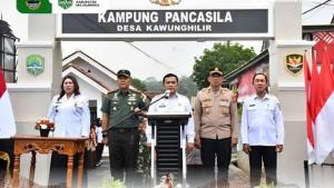 Desa-Kawunghilir-saat-dikukuhkan-jadi-Desa-PancasilaFW.jpg
