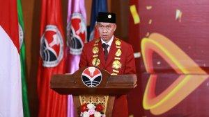 Didi-Sukyadi-saat-menjalani-prosesi-pelantikan-sebagai-Rektor-UPIS.jpg