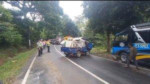Elf-vs-Pikap-Garut-Cisurupan.jpg
